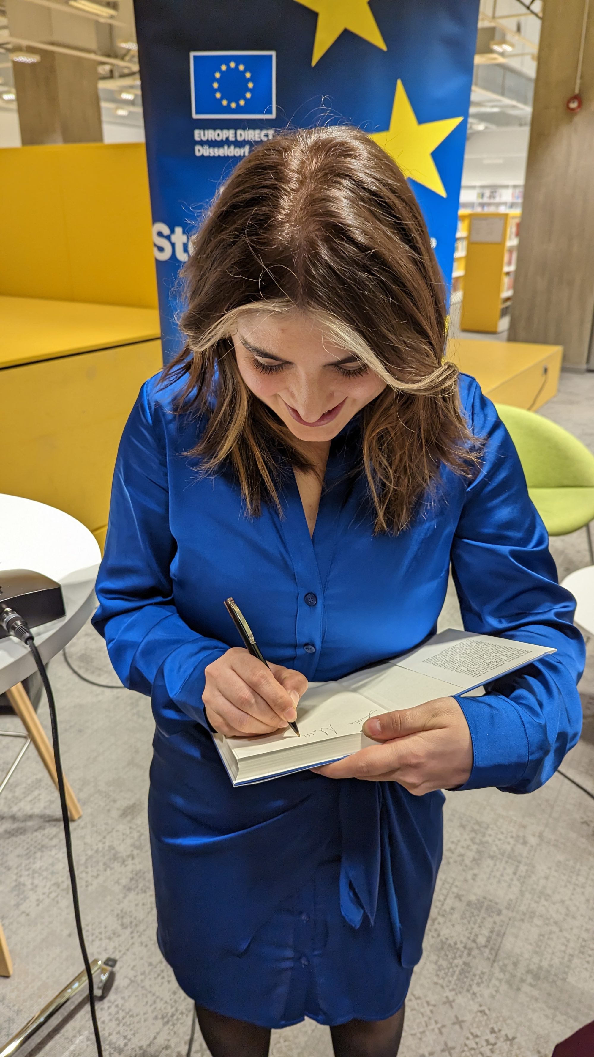 PXL_20230317_201611051